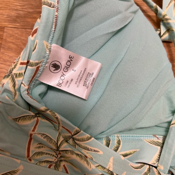 Body Glove Bikini Top Size E bottom Size M reversible - Picture 5 of 7